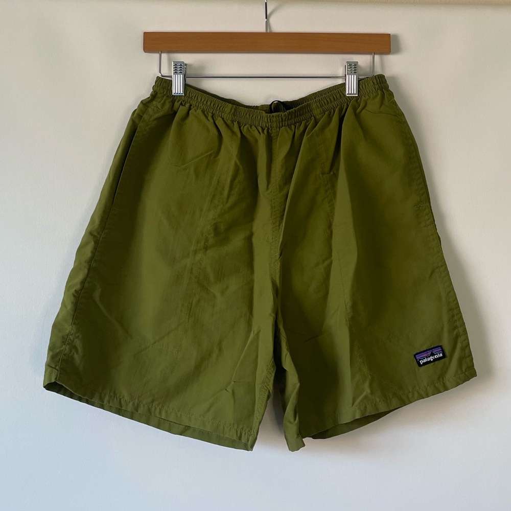 Patagonia mens baggies green shorts